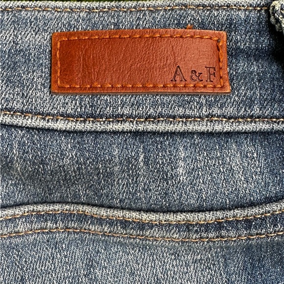 Abercrombie & Fitch Simone High Rise Ankle Flower Embroidered Jeans 26/2R - Picture 5 of 6